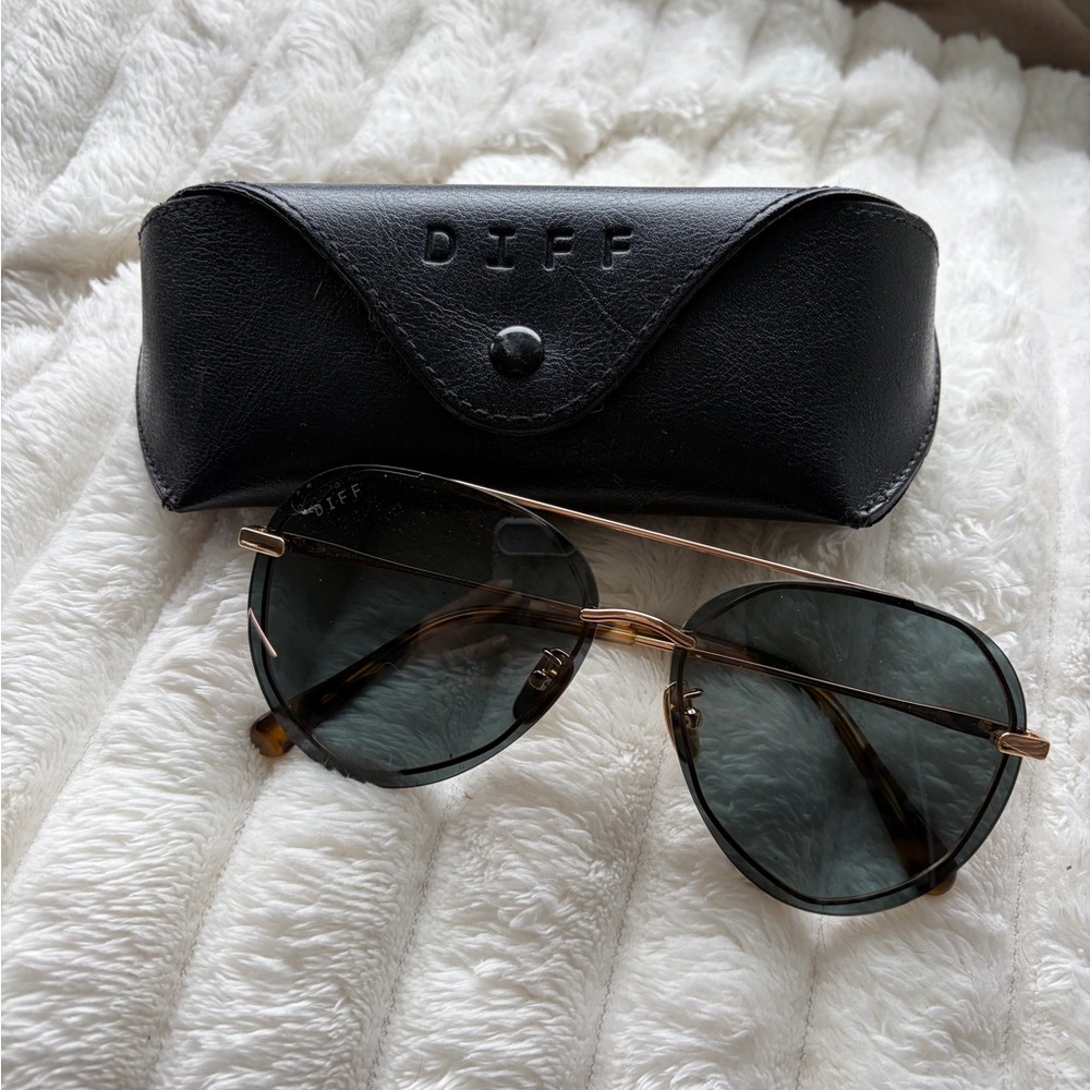 NWOT Diff Aviators